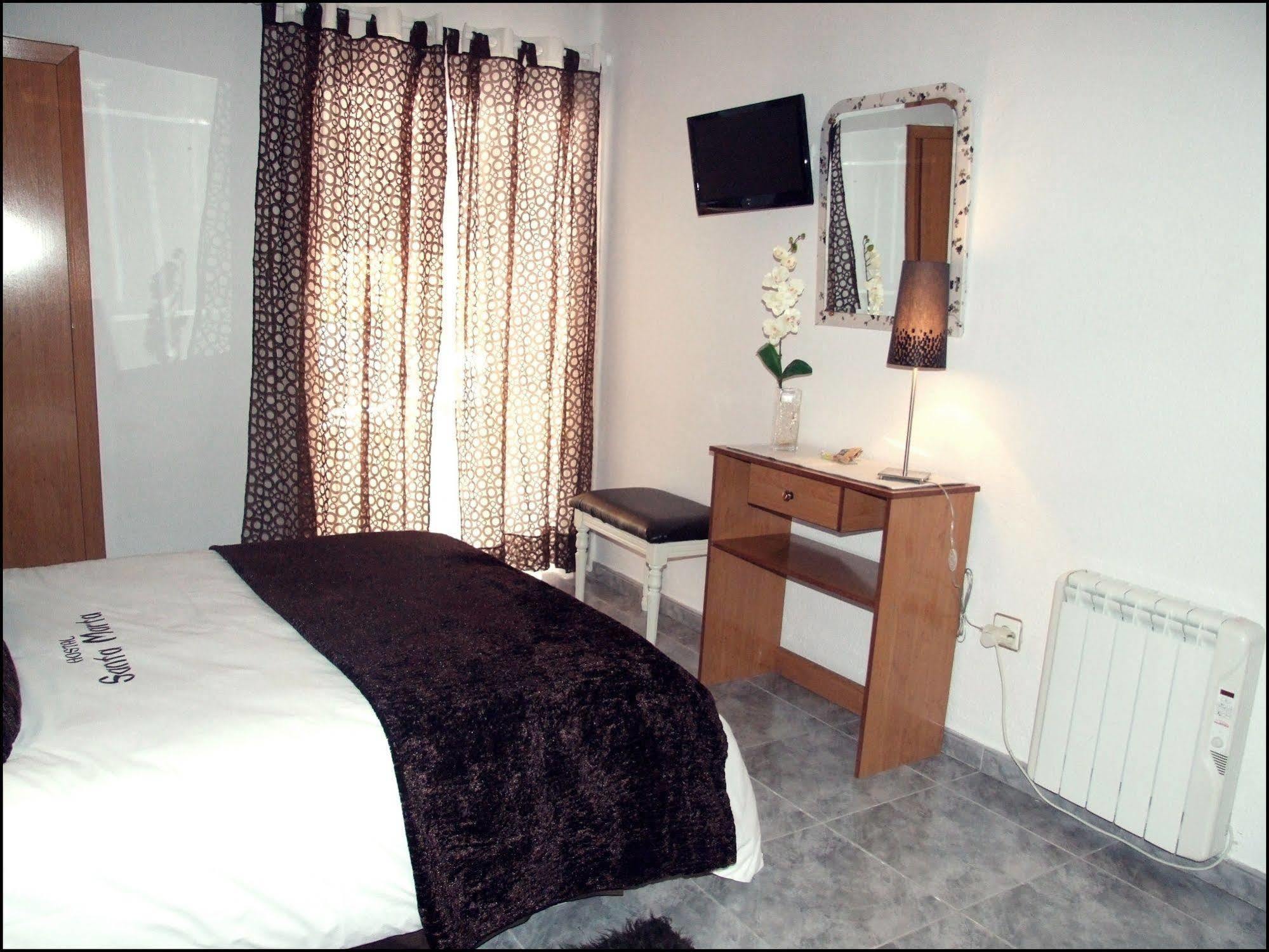 Hostal Santa Marta Aranjuez Exterior photo